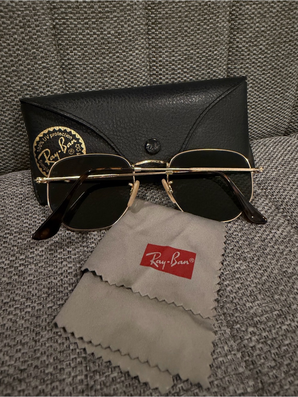 Sunglasses with case rayban